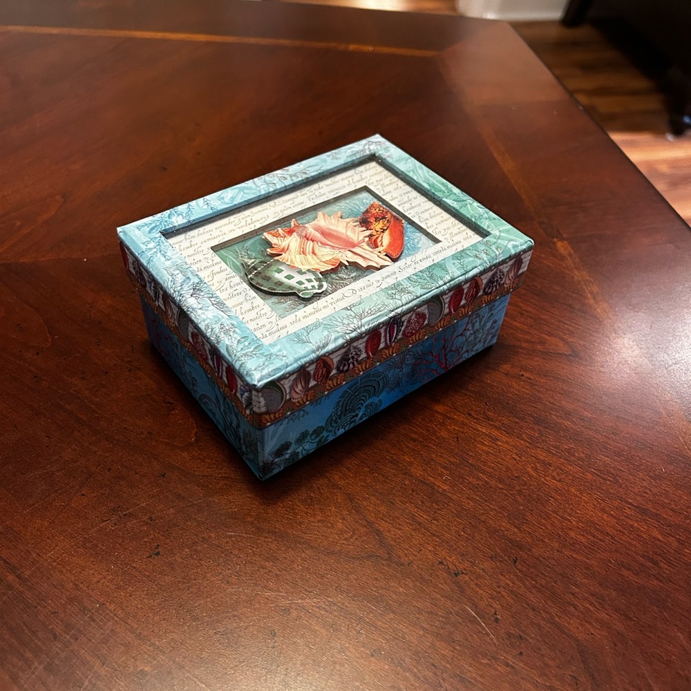 NWOT Coastal Punch Studio Box